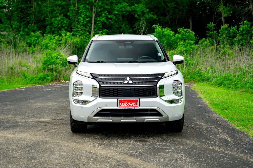 Used 2023 Mitsubishi Outlander SEL FWD image 4