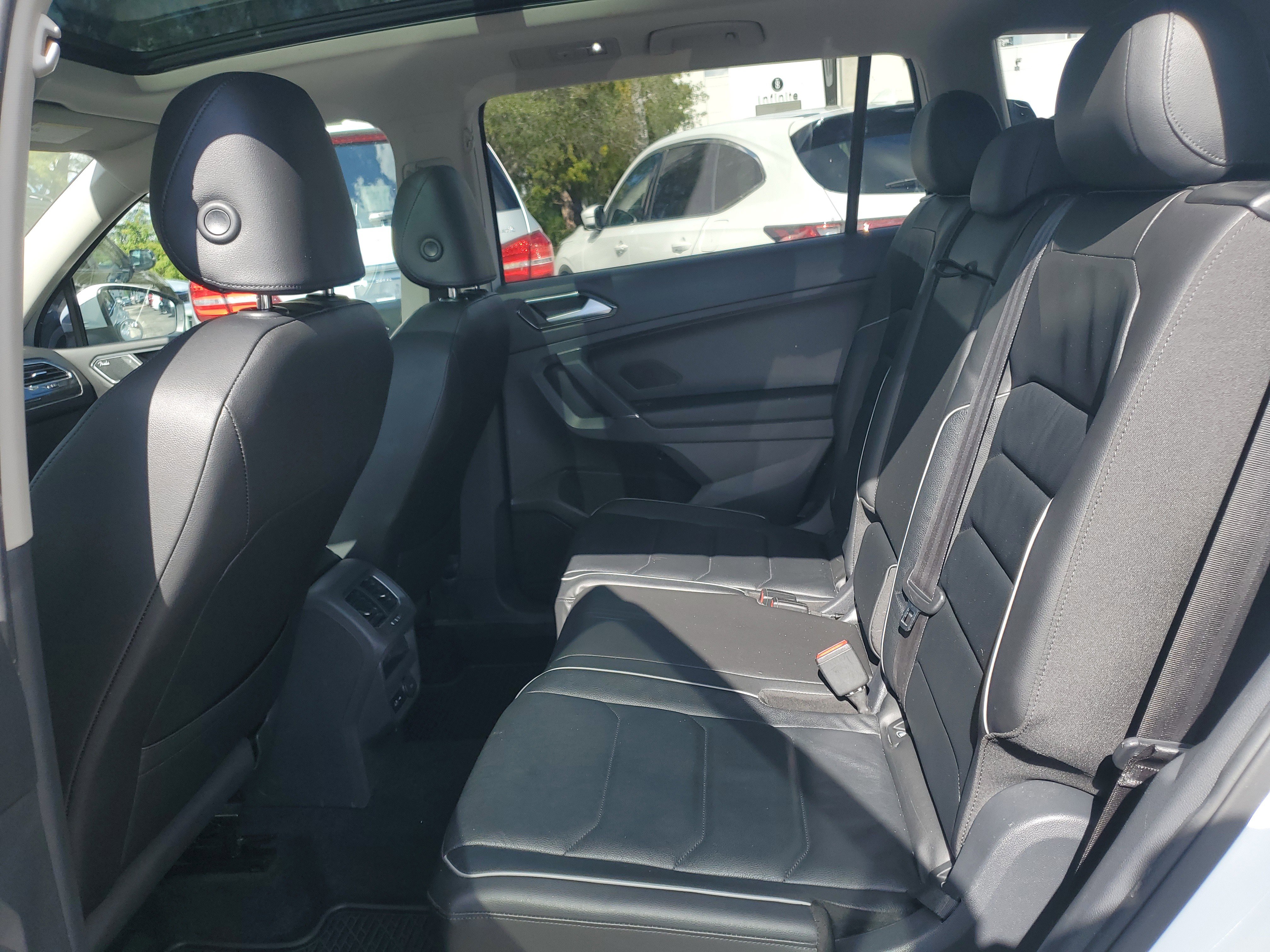 Used 2018 Volkswagen Tiguan SEL Premium image 9