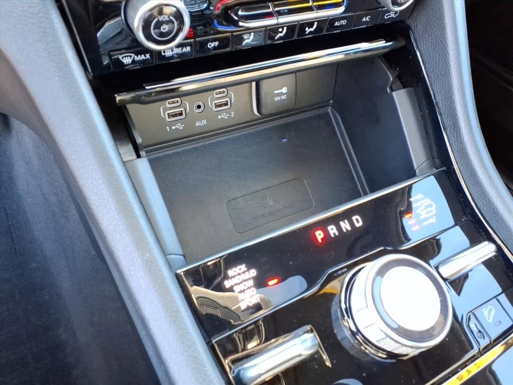 Used 2023 Jeep Grand Cherokee Overland w/ Luxury Tech Group IV image 28