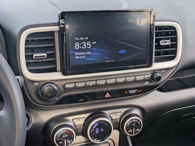 Used 2022 Hyundai Venue Limited image 15