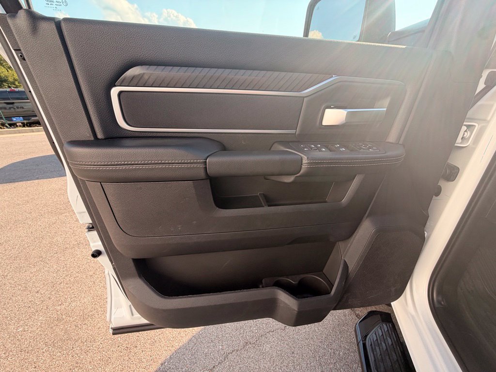 New 2026 RAM 3500 Big Horn AWD/4WD image 17