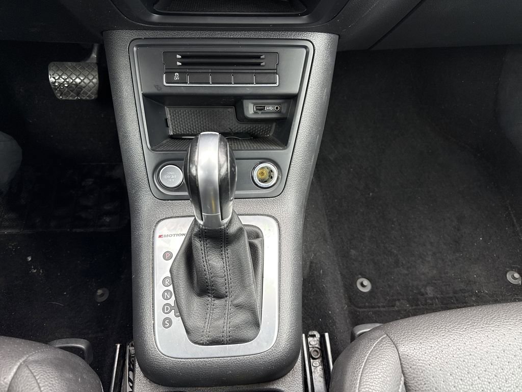 Used 2017 Volkswagen Tiguan S image 27