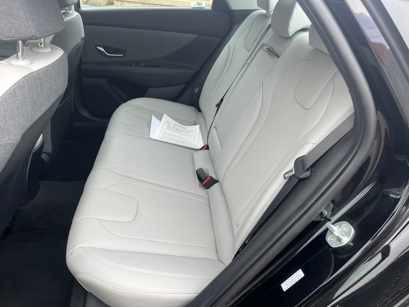 Used 2023 Hyundai Elantra Limited FWD image 10