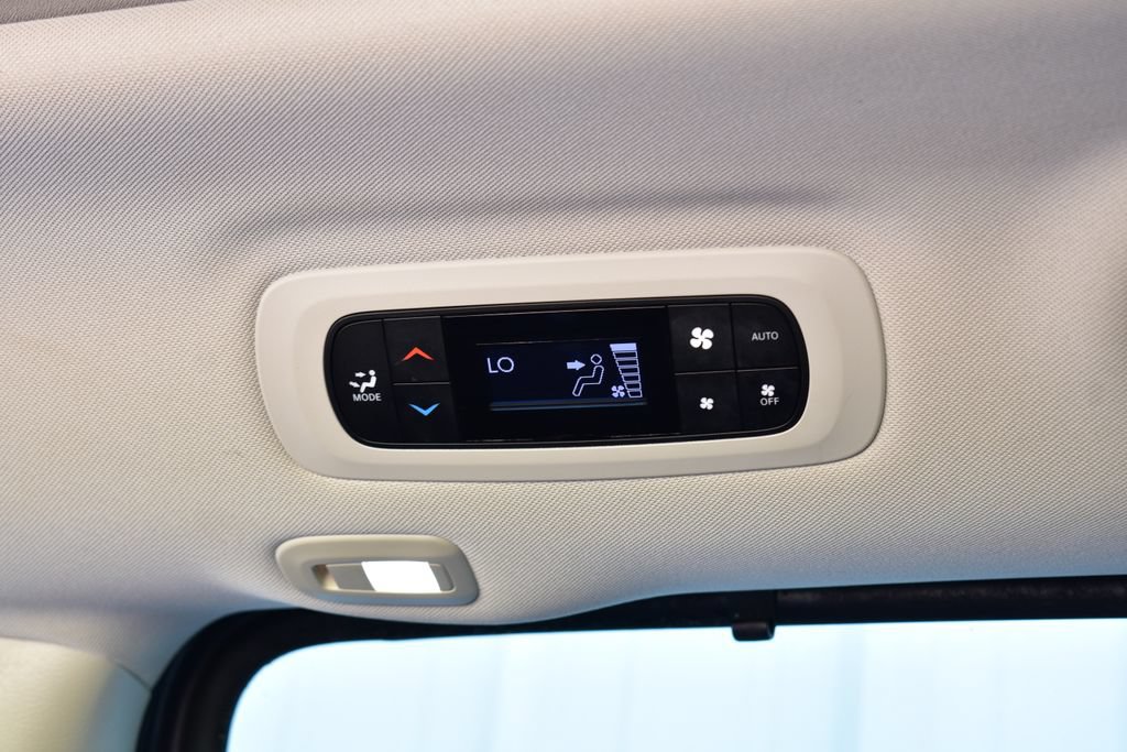 Used 2020 Chrysler Pacifica Limited FWD image 23