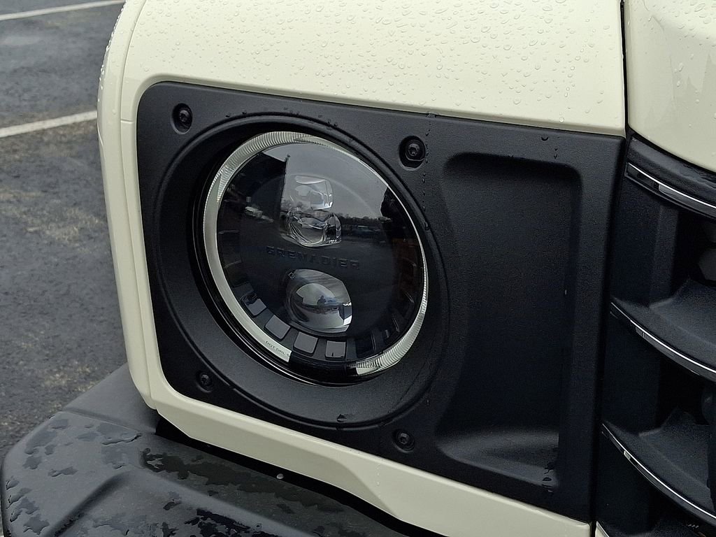 Used 2025 INEOS Grenadier Fieldmaster Edition image 9