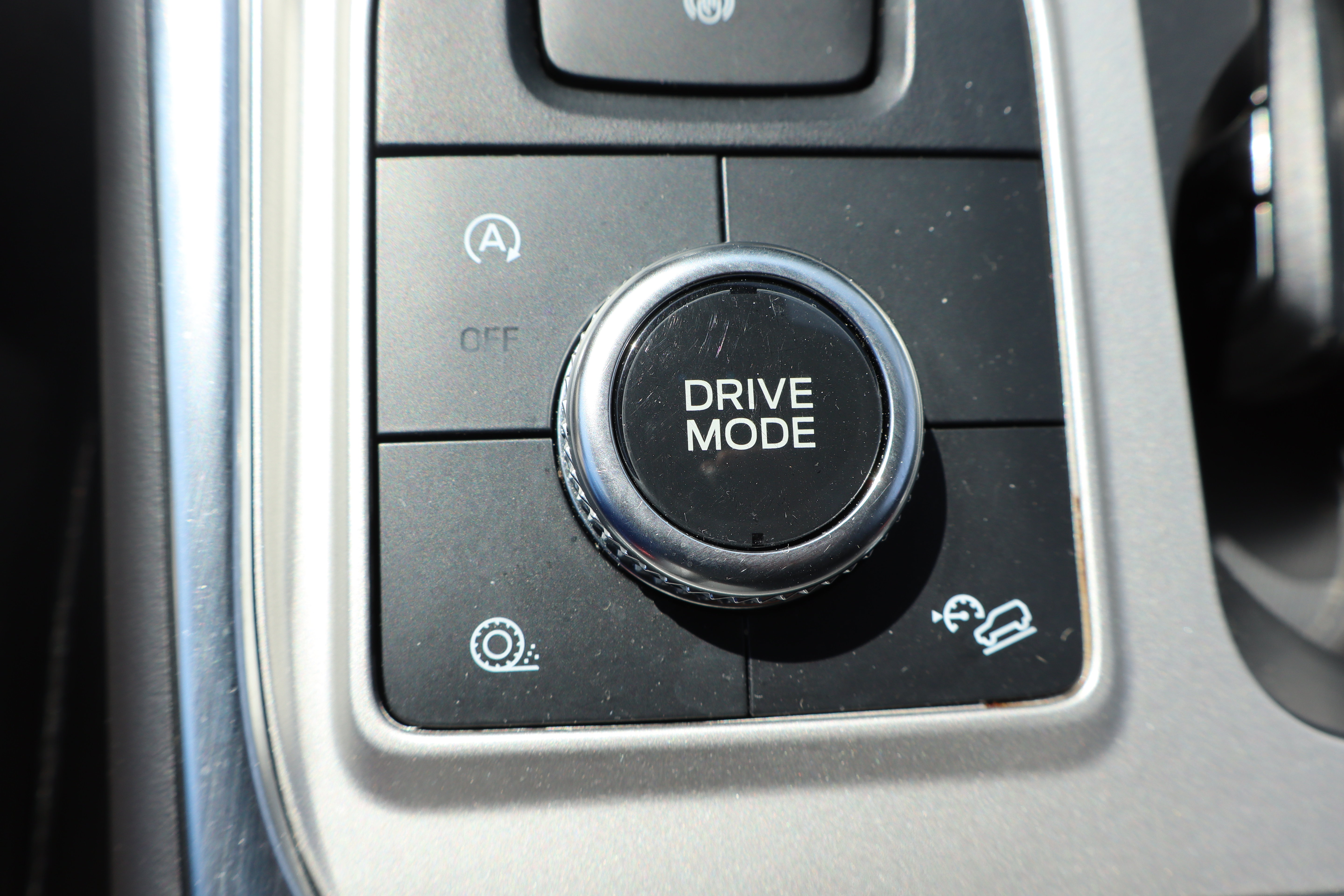 Used 2024 Ford Explorer XLT w/ Equipment Group 202A AWD/4WD image 29