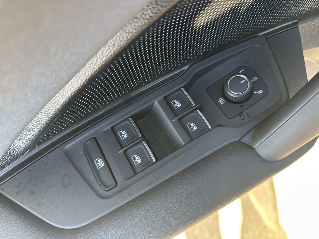 New 2026 Volkswagen Tiguan SE image 12