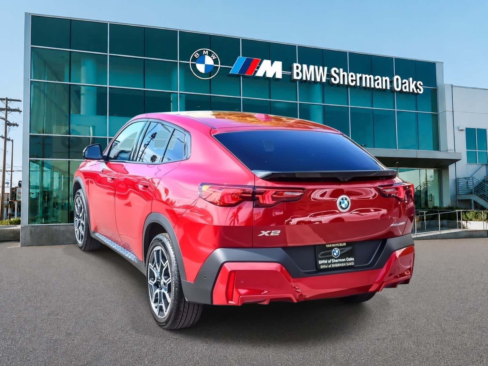 Used 2025 BMW X2 xDrive28i AWD/4WD image 6