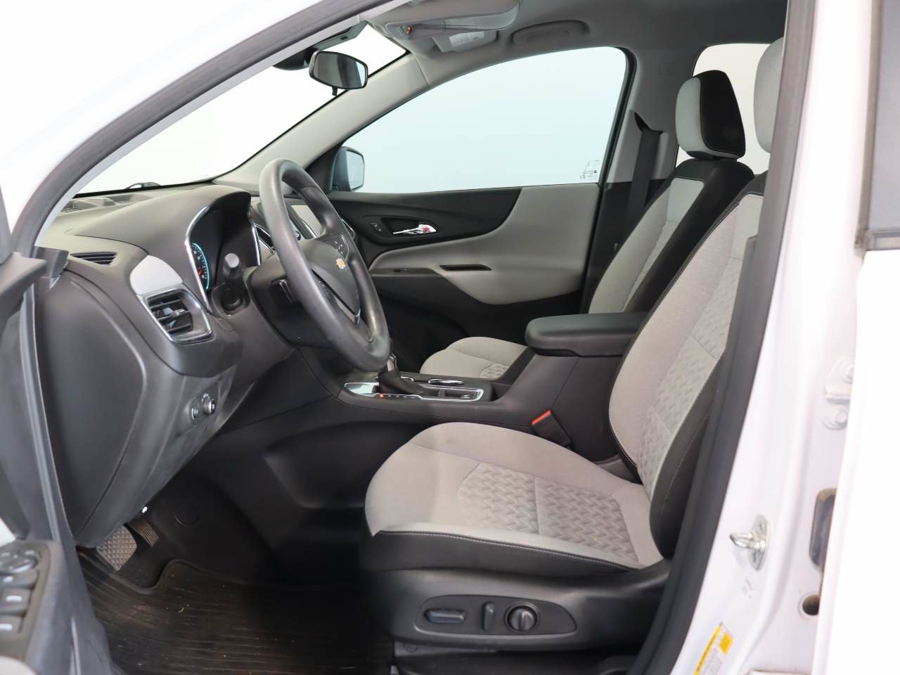 Used 2024 Chevrolet Equinox LS w/ LS Convenience Package FWD image 8