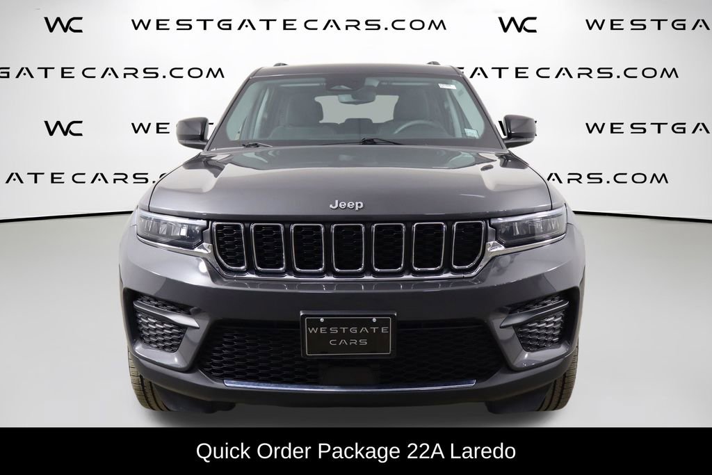 Used 2023 Jeep Grand Cherokee Laredo image 2