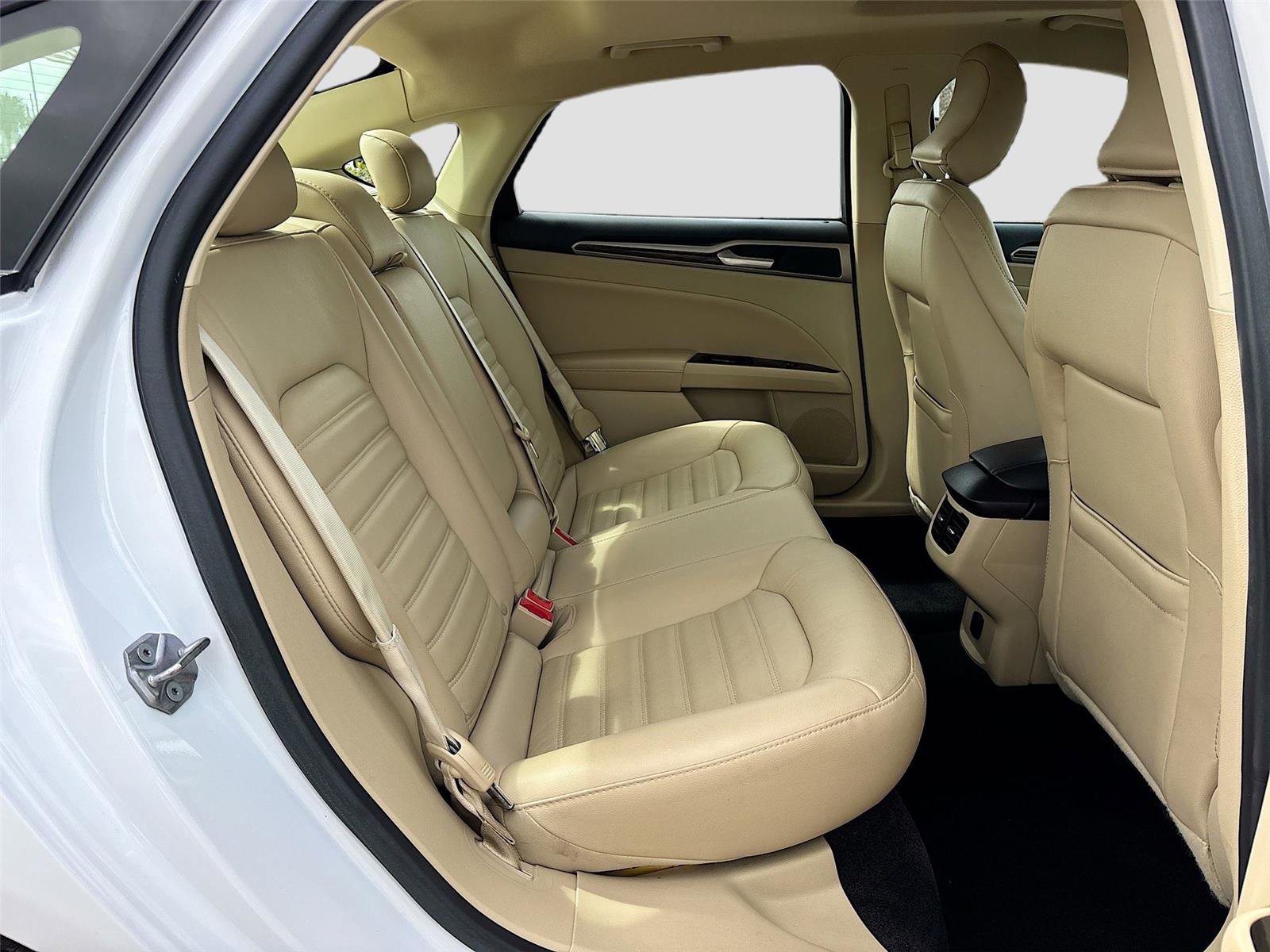 Used 2015 Ford Fusion SE w/ Equipment Group 502A image 27