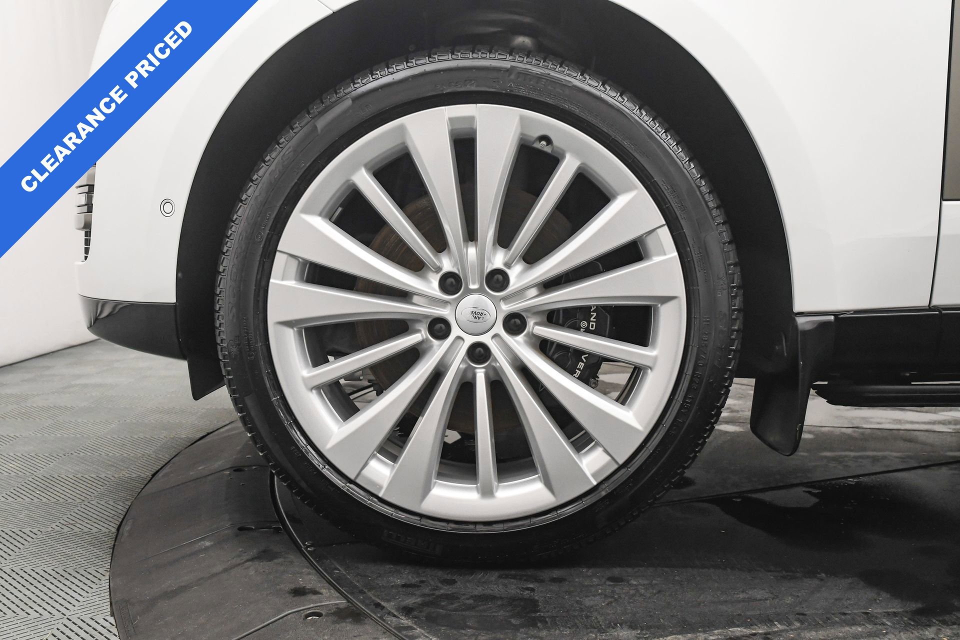 Used 2025 Land Rover Range Rover SE AWD/4WD image 32