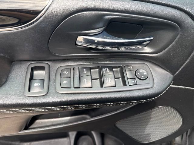 Used 2016 Dodge Grand Caravan SXT FWD image 18