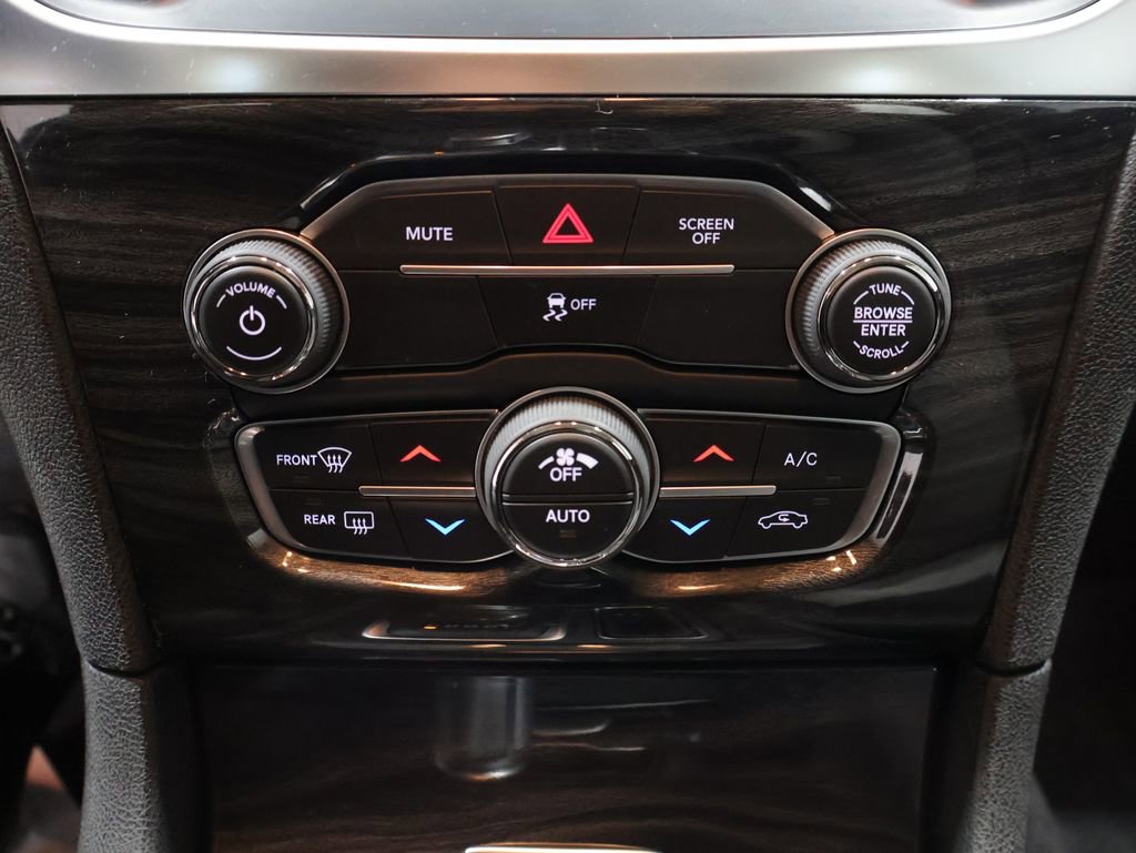 Used 2019 Chrysler 300 Touring image 31