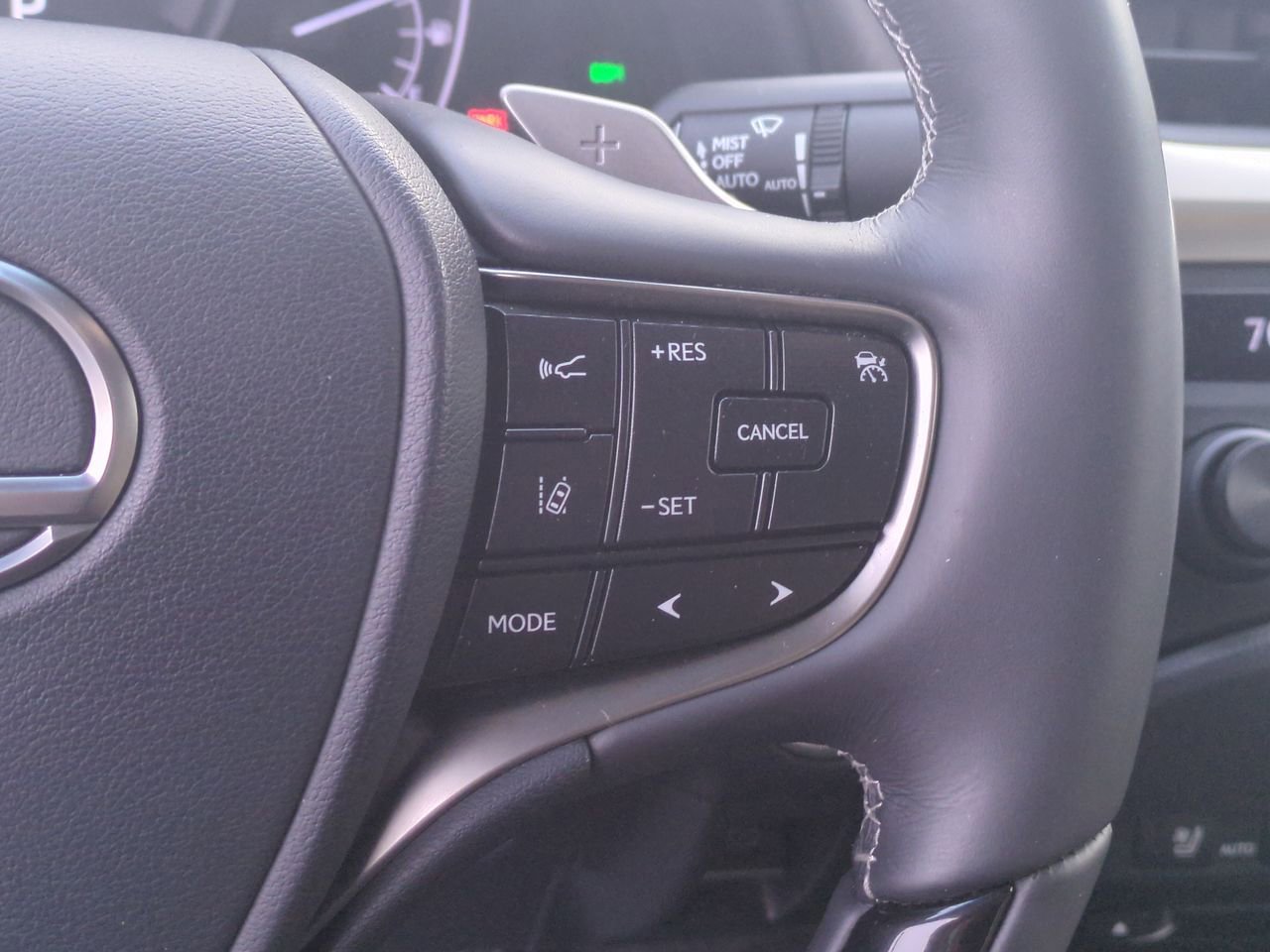 Used 2019 Lexus ES 300h w/ Luxury Package image 21