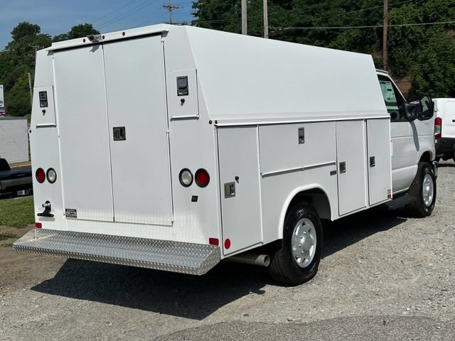 New 2027 Ford E-350 and Econoline 350 Super Duty w/ Interior Upgrade Package RWD image 34