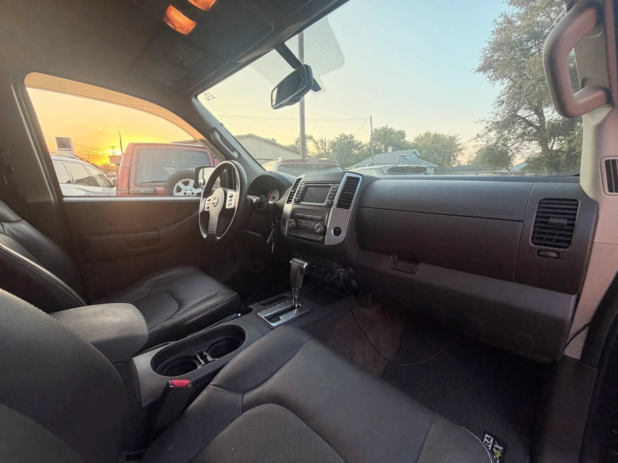 Used 2013 Nissan Xterra PRO-4X w/ Pro-4x Leather Pkg AWD/4WD image 19