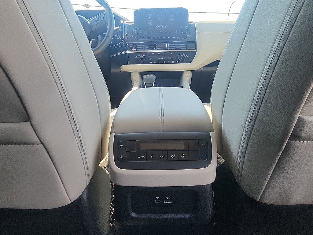 Used 2025 Nissan Pathfinder SL w/ Cargo Package AWD/4WD image 17