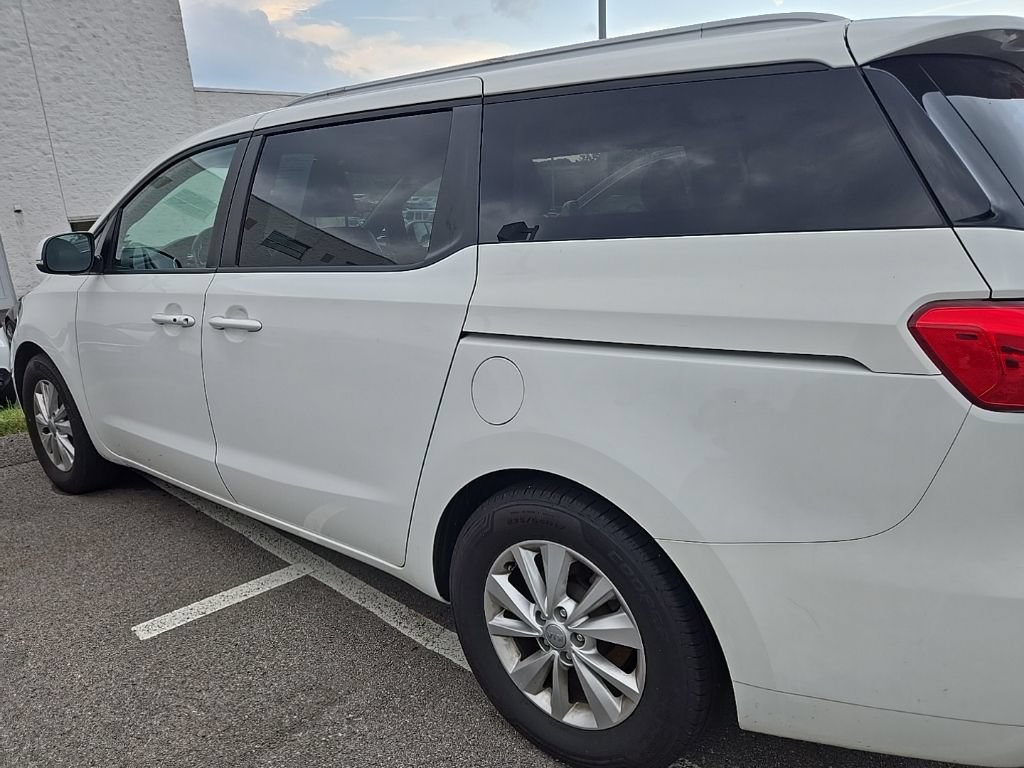 Used 2017 Kia Sedona LX w/ LX Essentials Premium Package FWD image 5