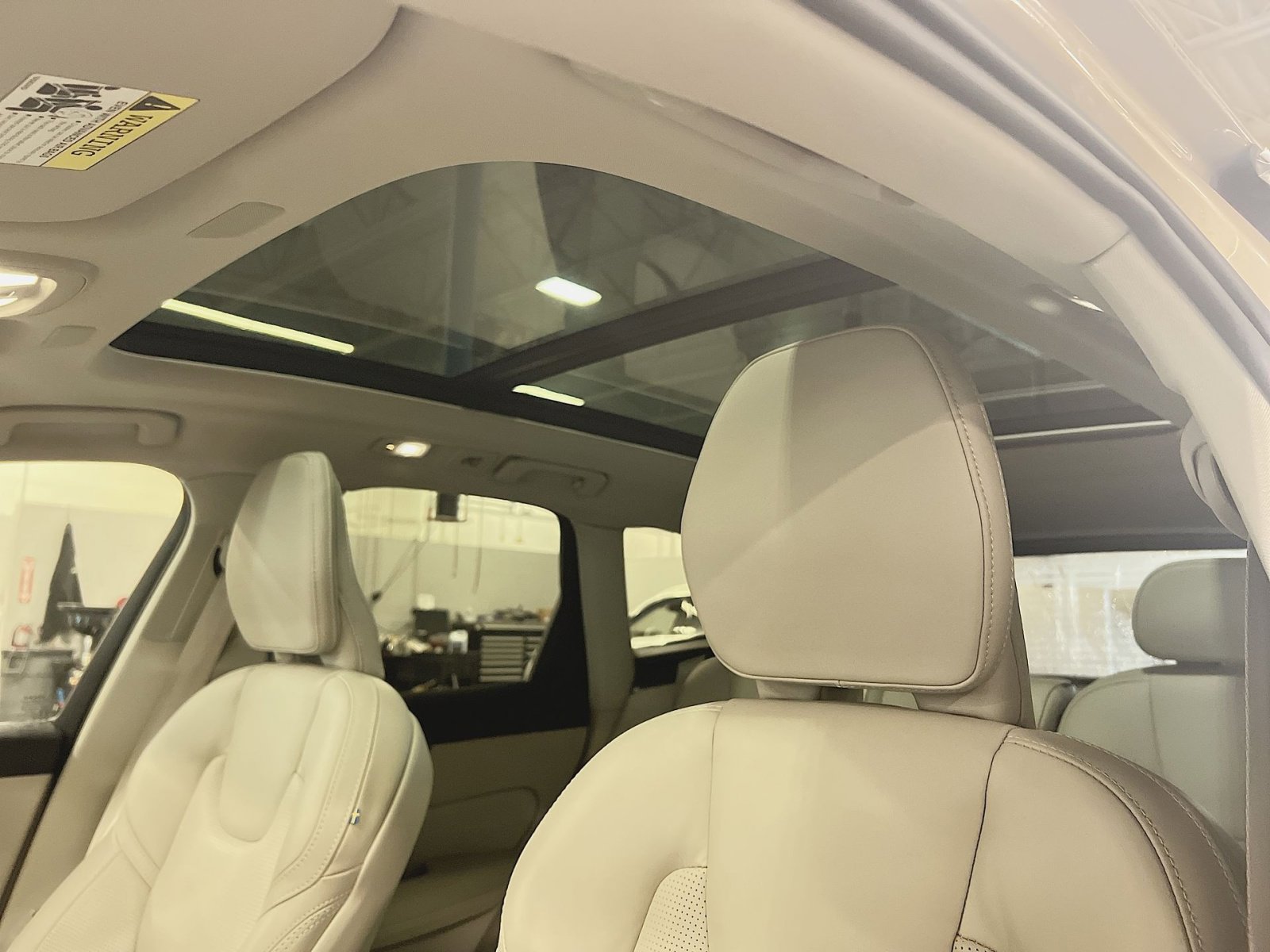 Certified 2023 Volvo XC60 B6 Ultimate w/ Protection Package Premier image 24