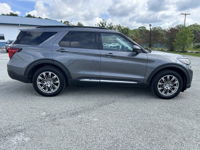 Used 2025 Ford Explorer Active w/ Active Comfort Package image 2