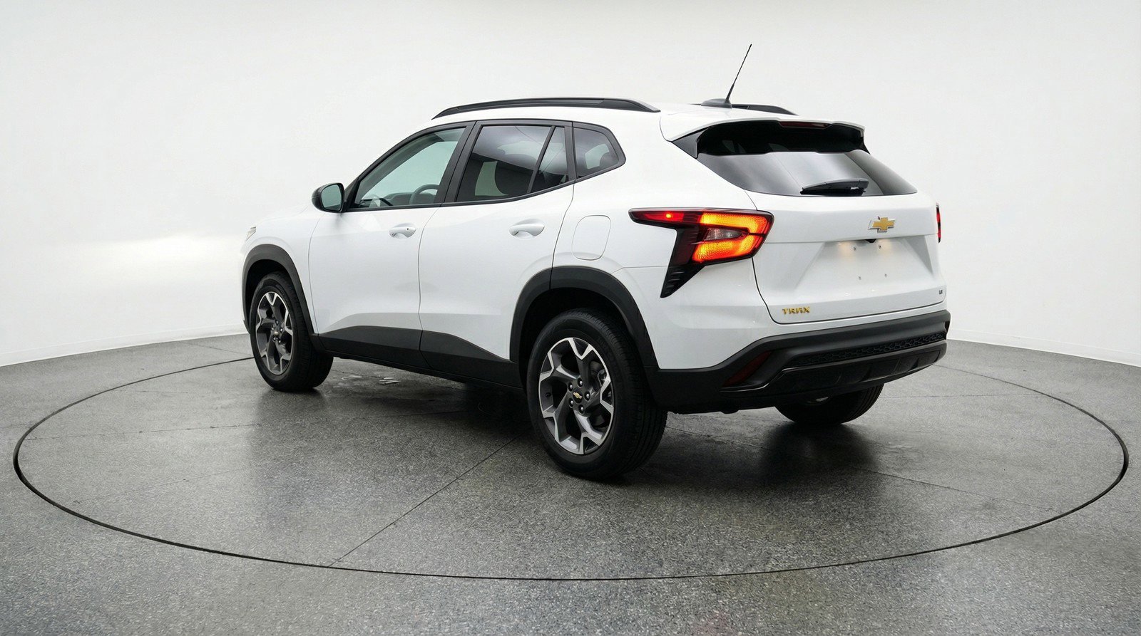 Used 2025 Chevrolet Trax LT FWD image 6
