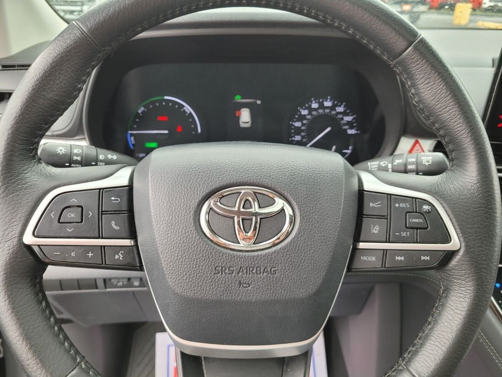 Used 2021 Toyota Sienna XLE FWD image 23