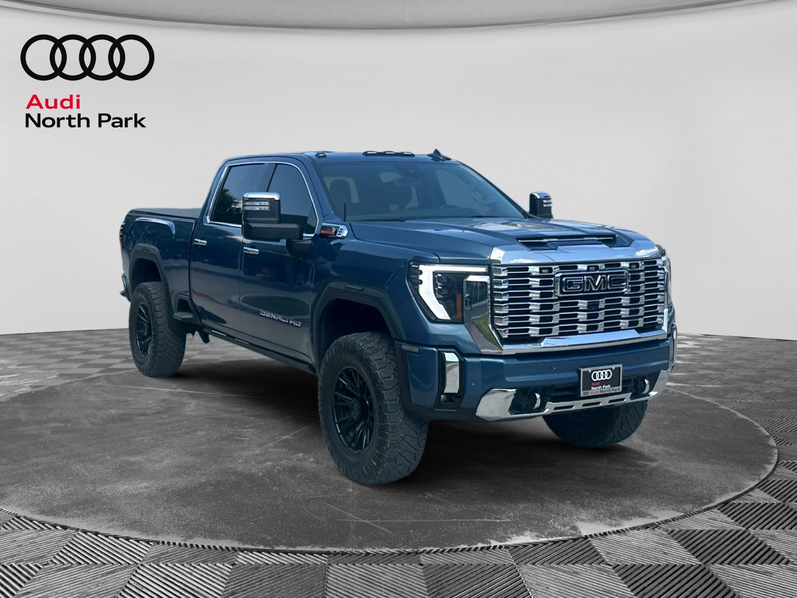 Used 2025 GMC Sierra 2500 Denali w/ Denali Reserve Package AWD/4WD image 7