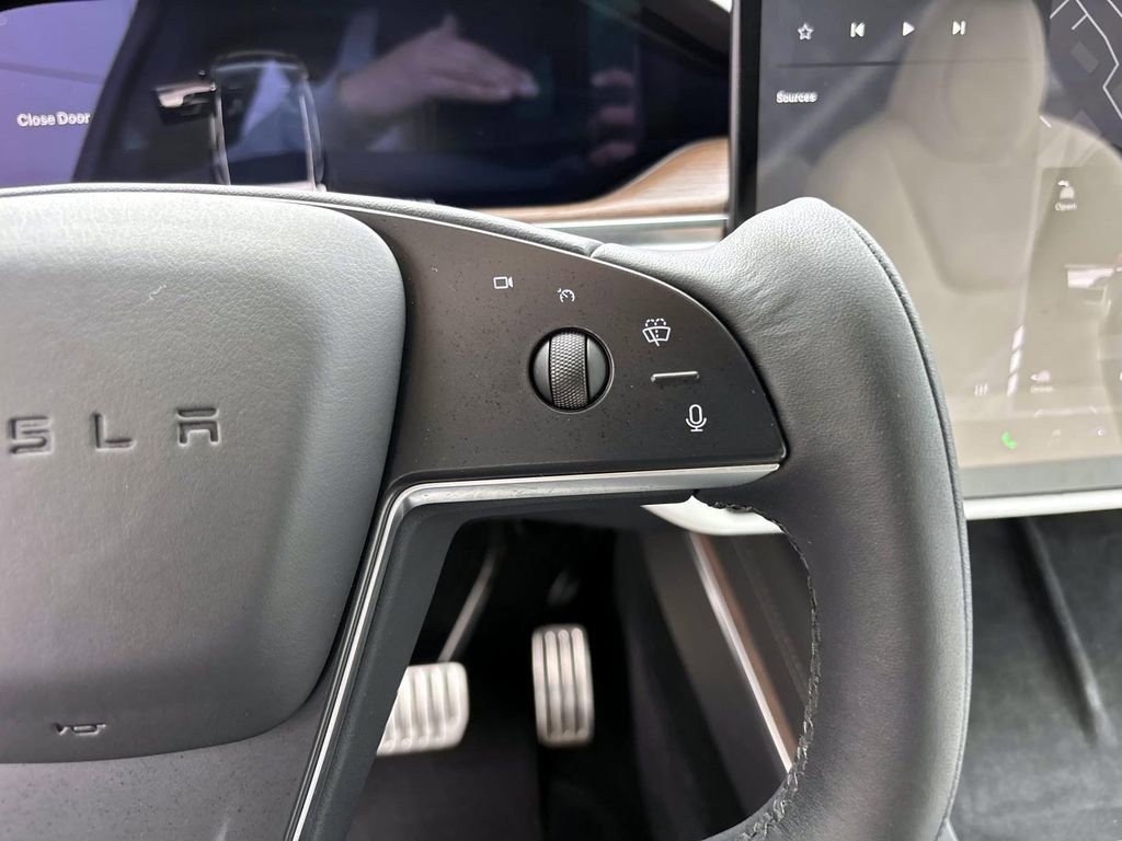 Used 2022 Tesla Model X image 18