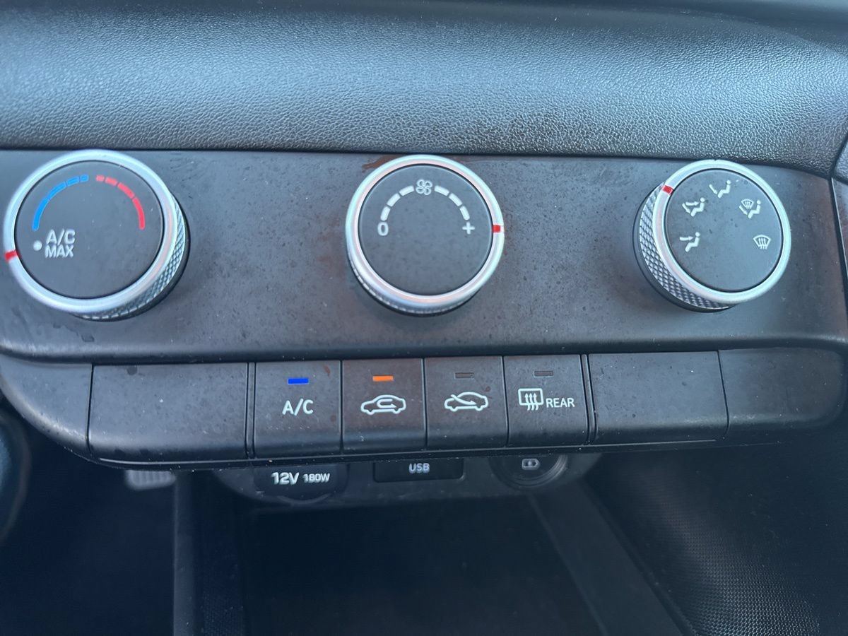 Used 2023 Hyundai Elantra SE FWD image 24