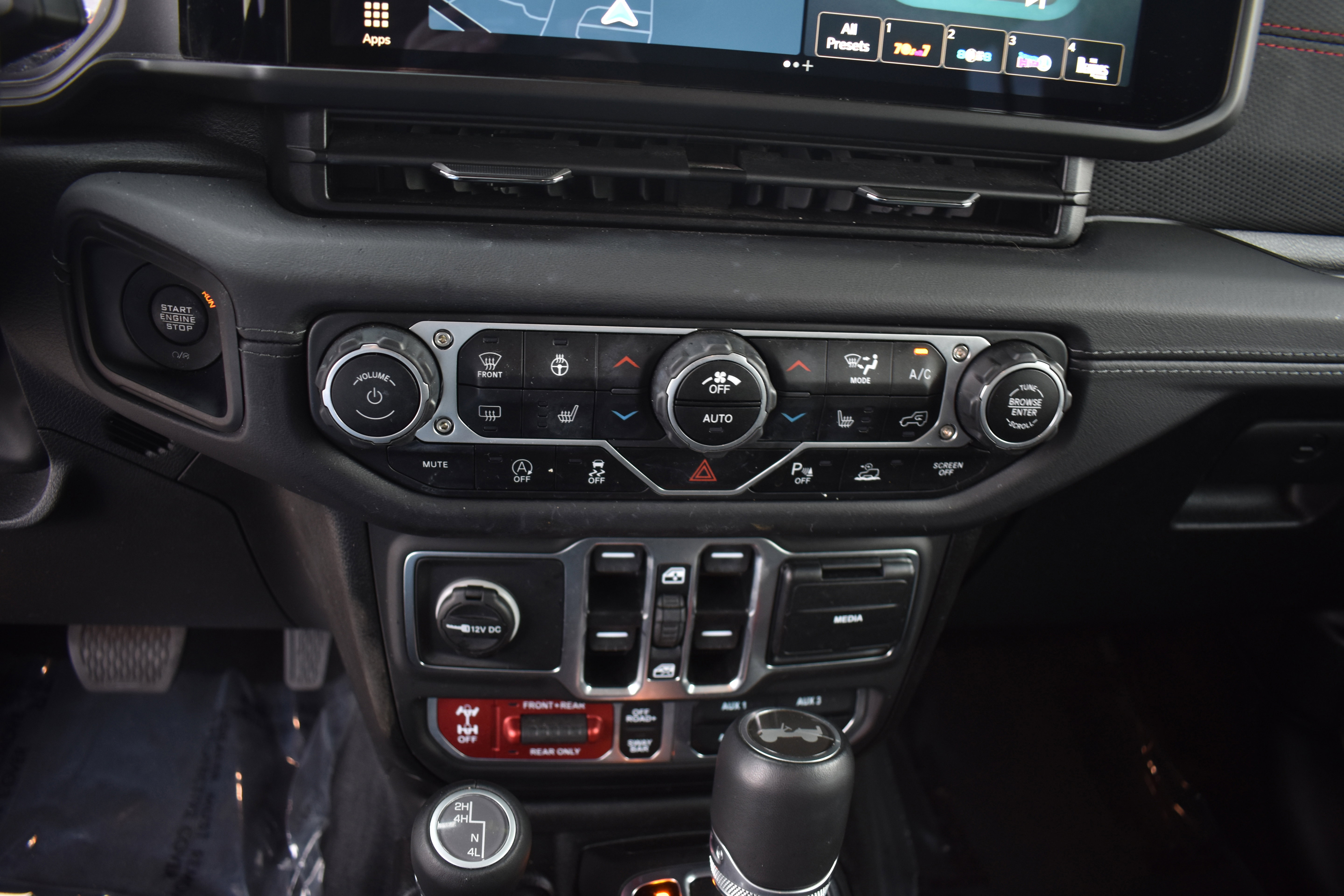 Used 2025 Jeep Wrangler Unlimited Rubicon w/ Safety Group image 21