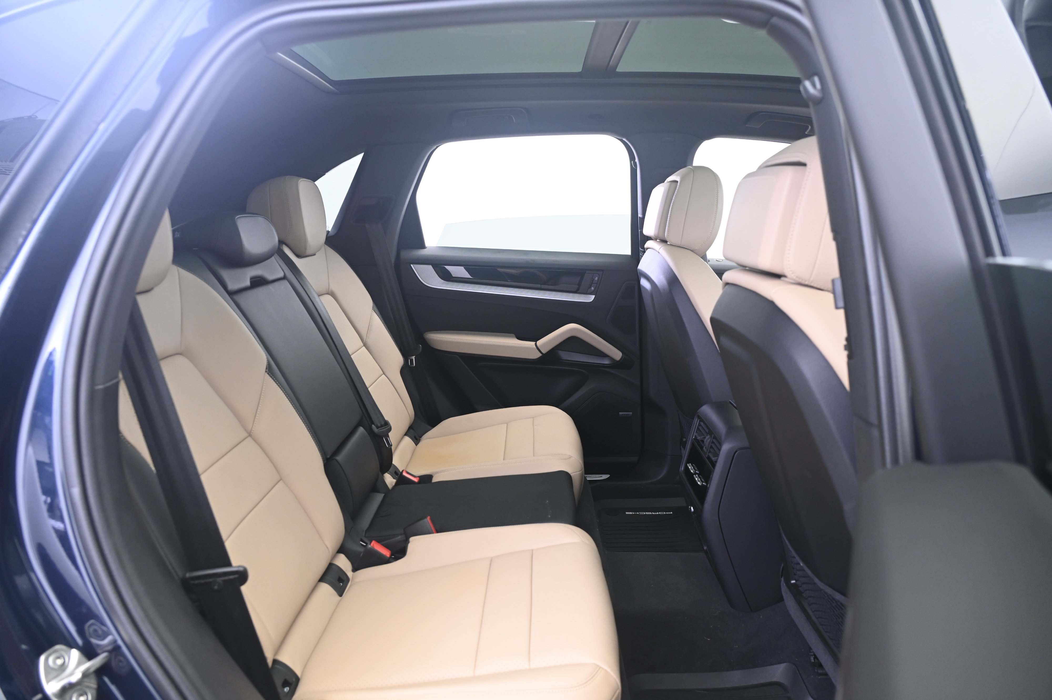 Certified 2026 Porsche Cayenne AWD/4WD image 18