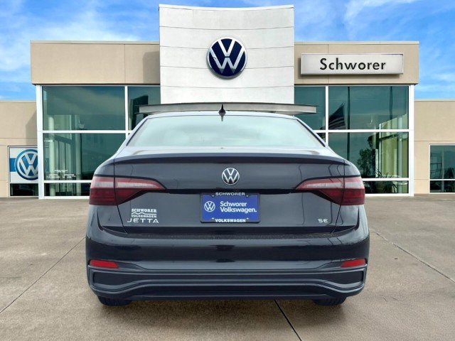 Used 2022 Volkswagen Jetta SE w/ Panoramic Sunroof Package image 5