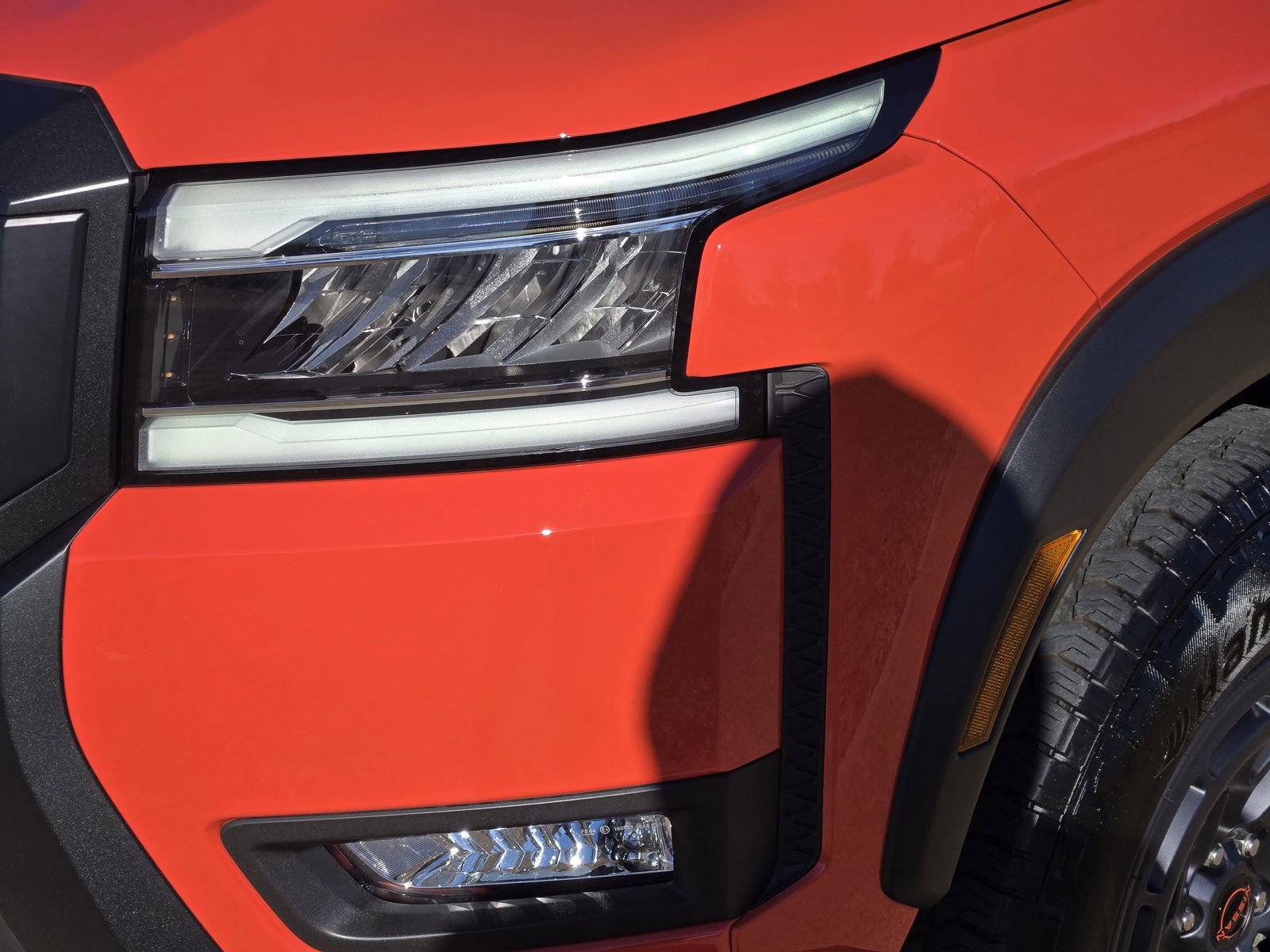 Used 2025 Nissan Frontier PRO-4X image 9