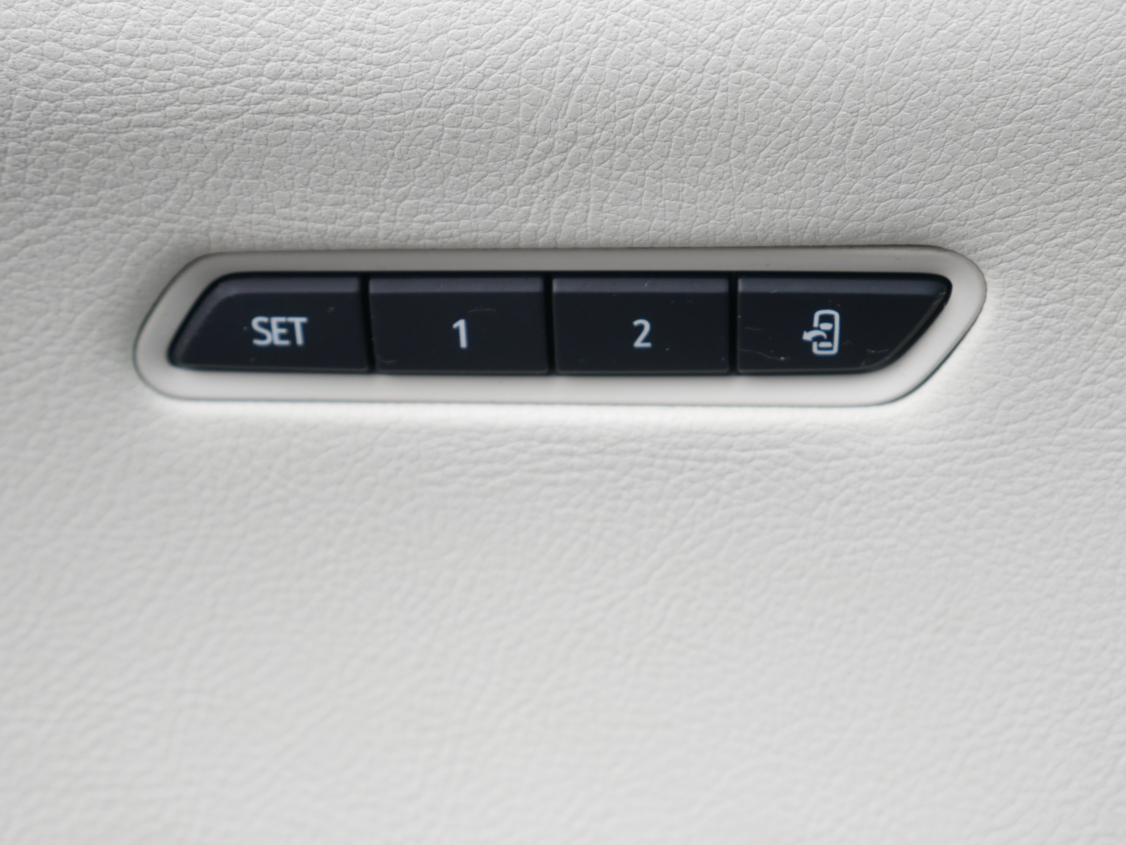 Certified 2022 Cadillac XT6 Premium Luxury w/ Technology Package image 30