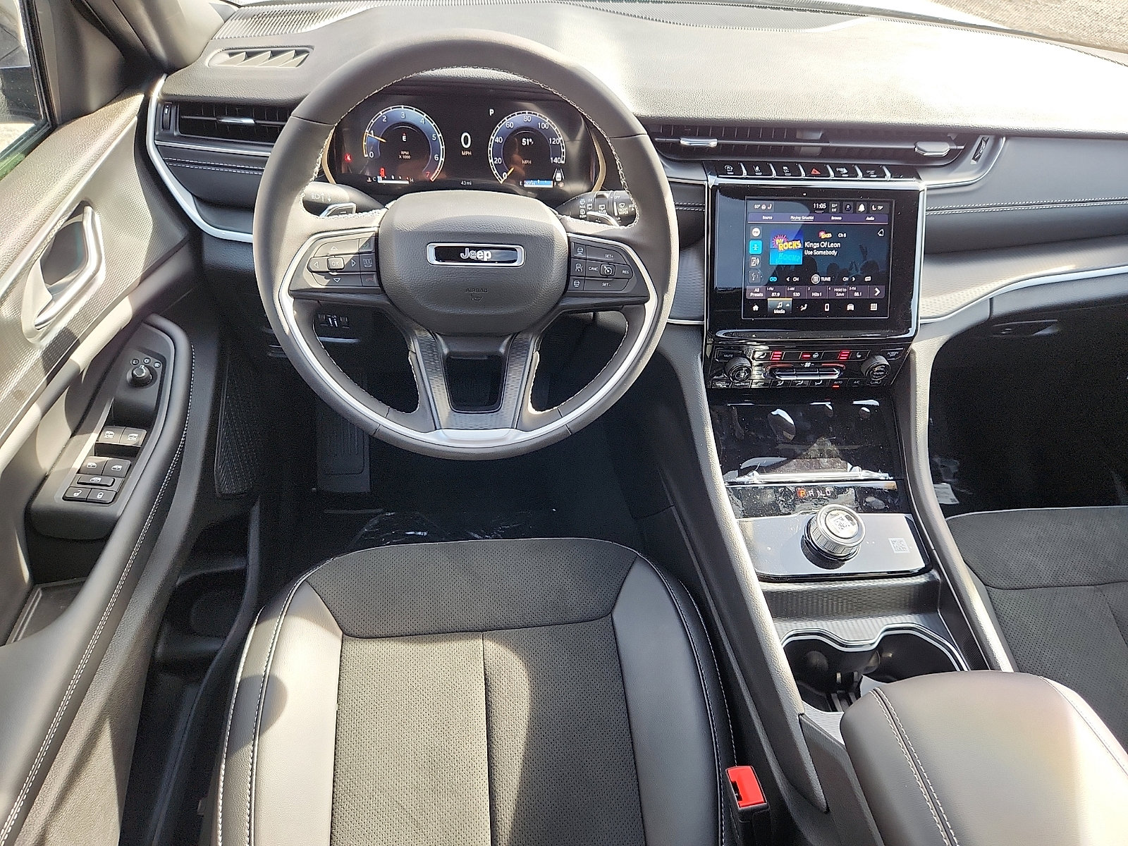 New 2025 Jeep Grand Cherokee Altitude image 7