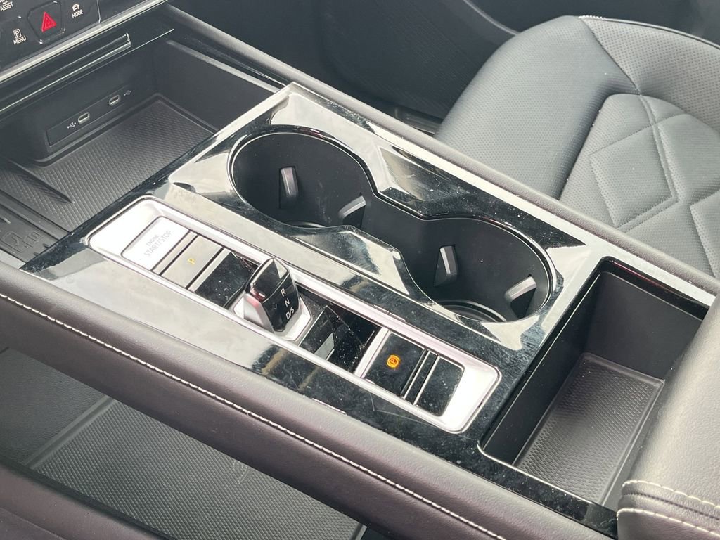 Used 2025 Volkswagen Atlas SE image 23