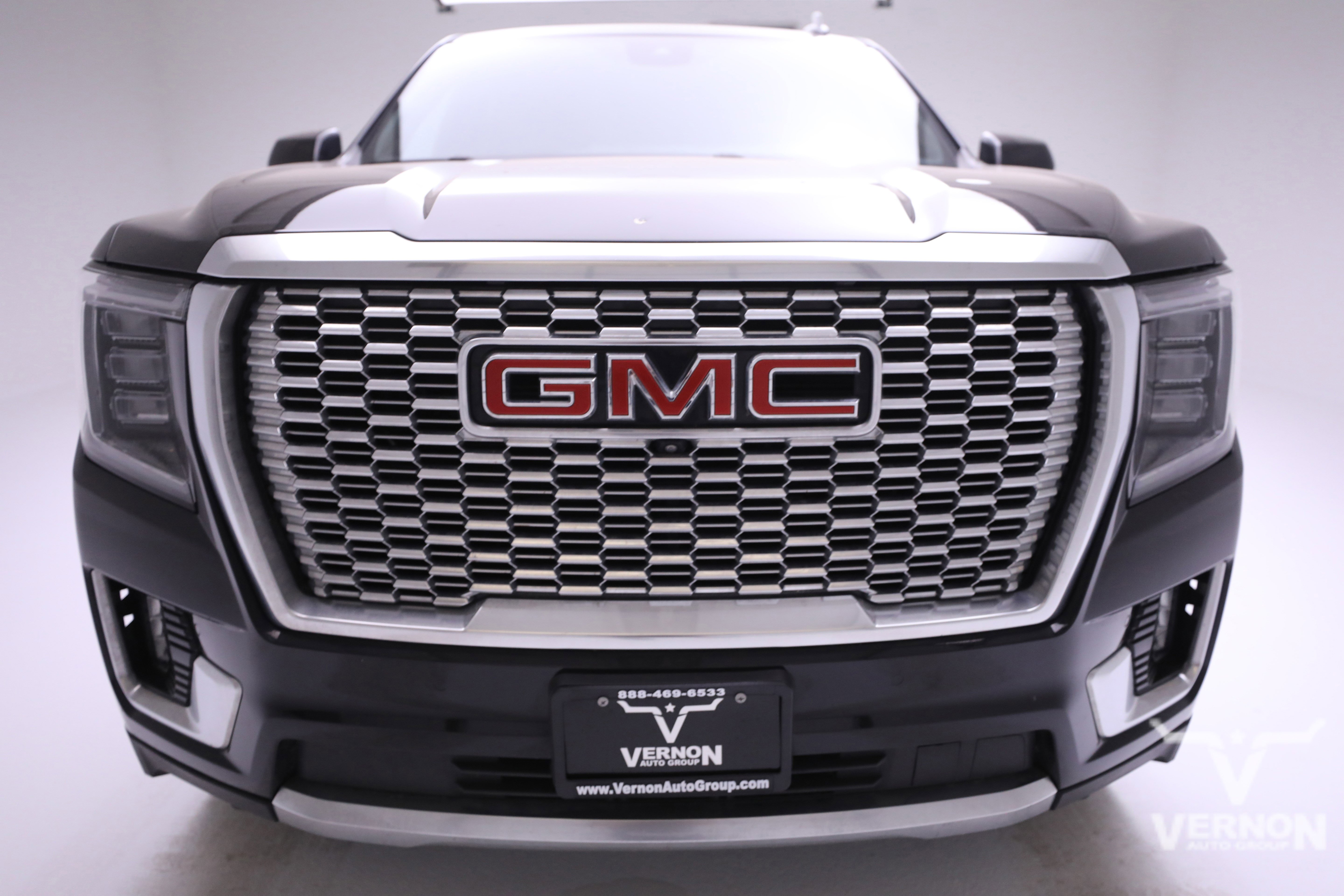 Used 2024 GMC Yukon Denali w/ Advanced Technology Package image 8