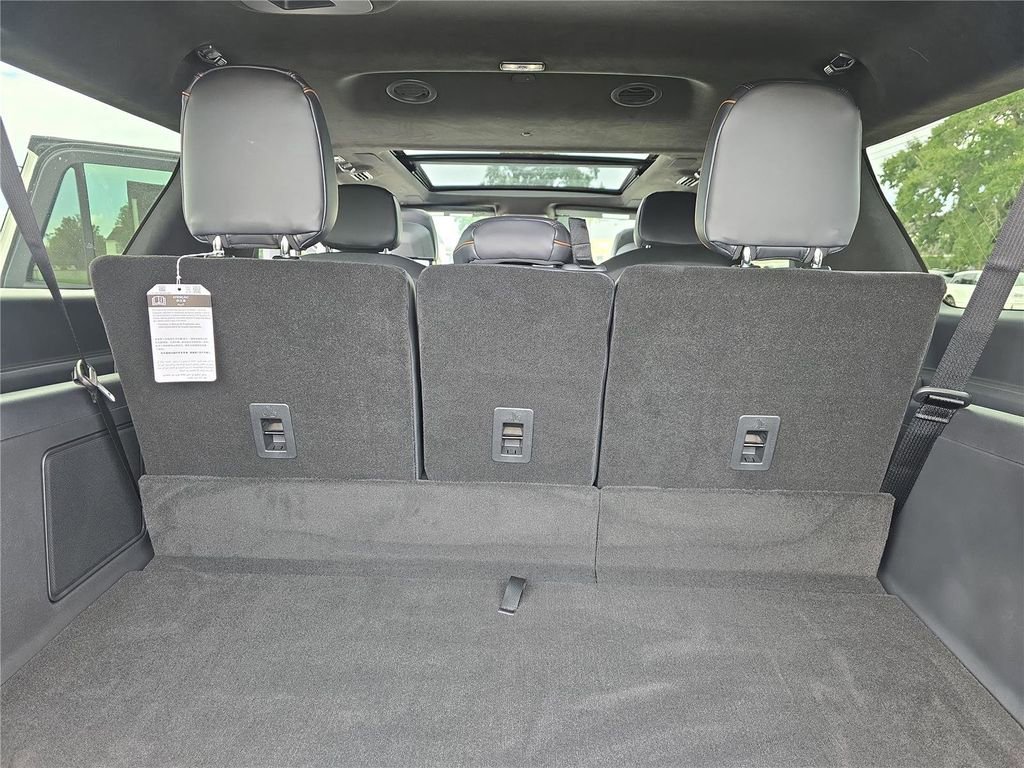 New 2025 Lincoln Navigator L Black Label image 25