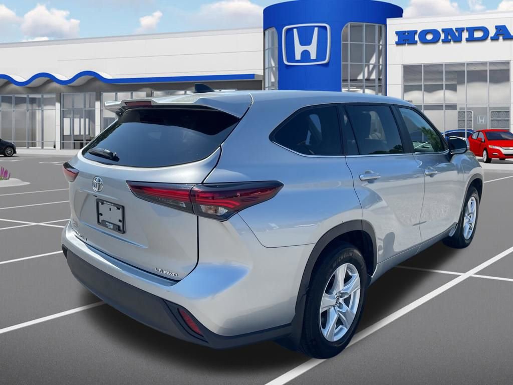 Used 2024 Toyota Highlander LE image 16