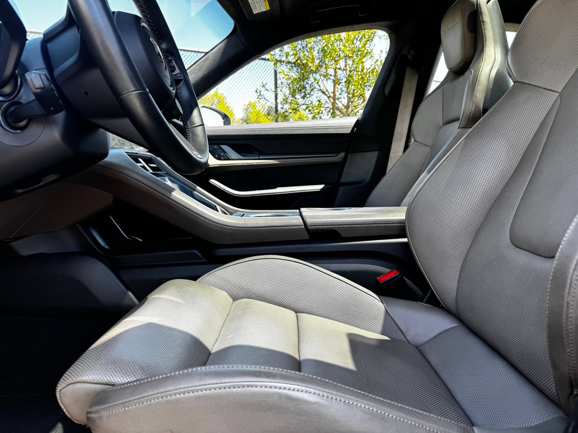 Certified 2022 Porsche Taycan Turbo S w/ Premium Package AWD/4WD image 4