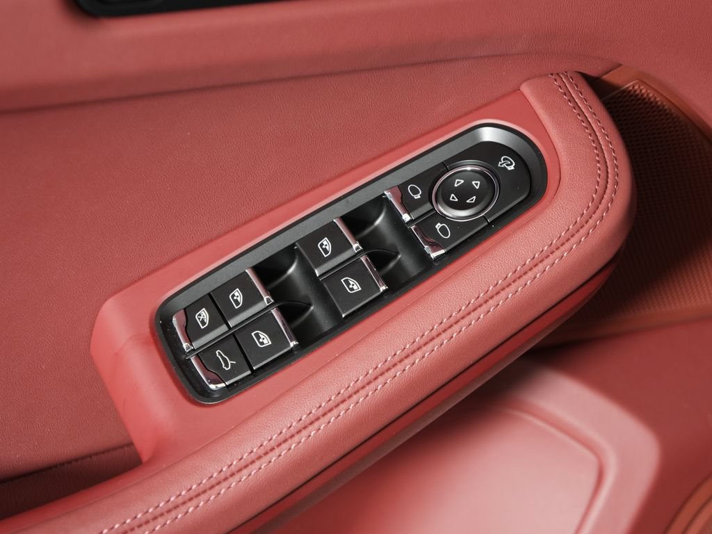 Certified 2026 Porsche Macan AWD/4WD image 15