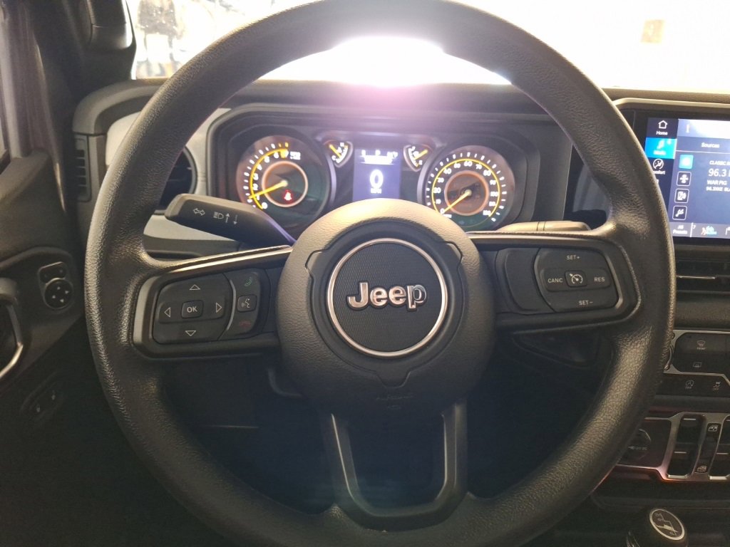 Used 2024 Jeep Gladiator Sport image 11