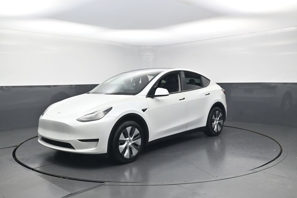 Used 2024 Tesla Model Y 2WD image 2