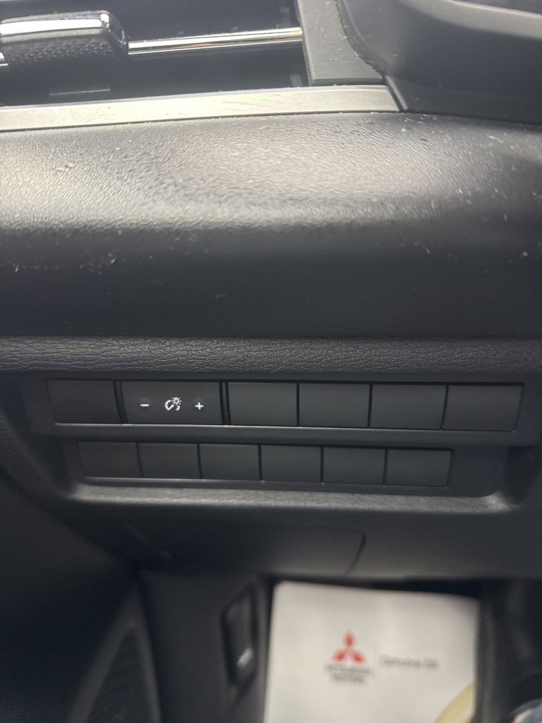 Used 2022 Mitsubishi Outlander ES image 18