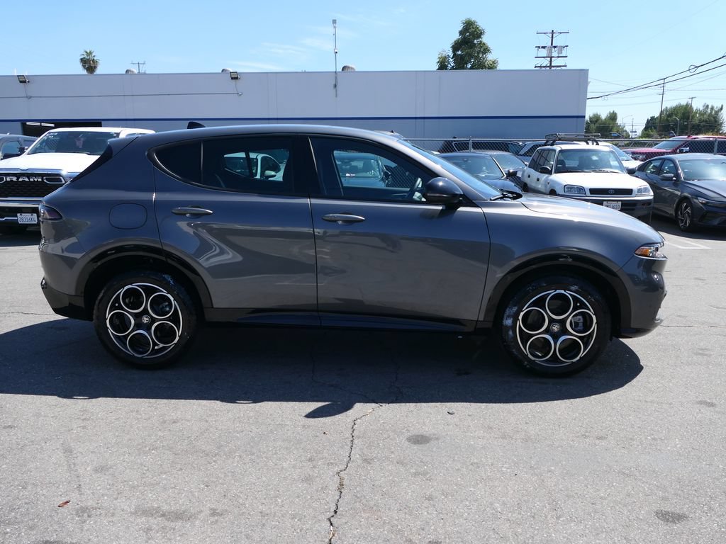 Used 2025 Alfa Romeo Tonale AWD/4WD image 2