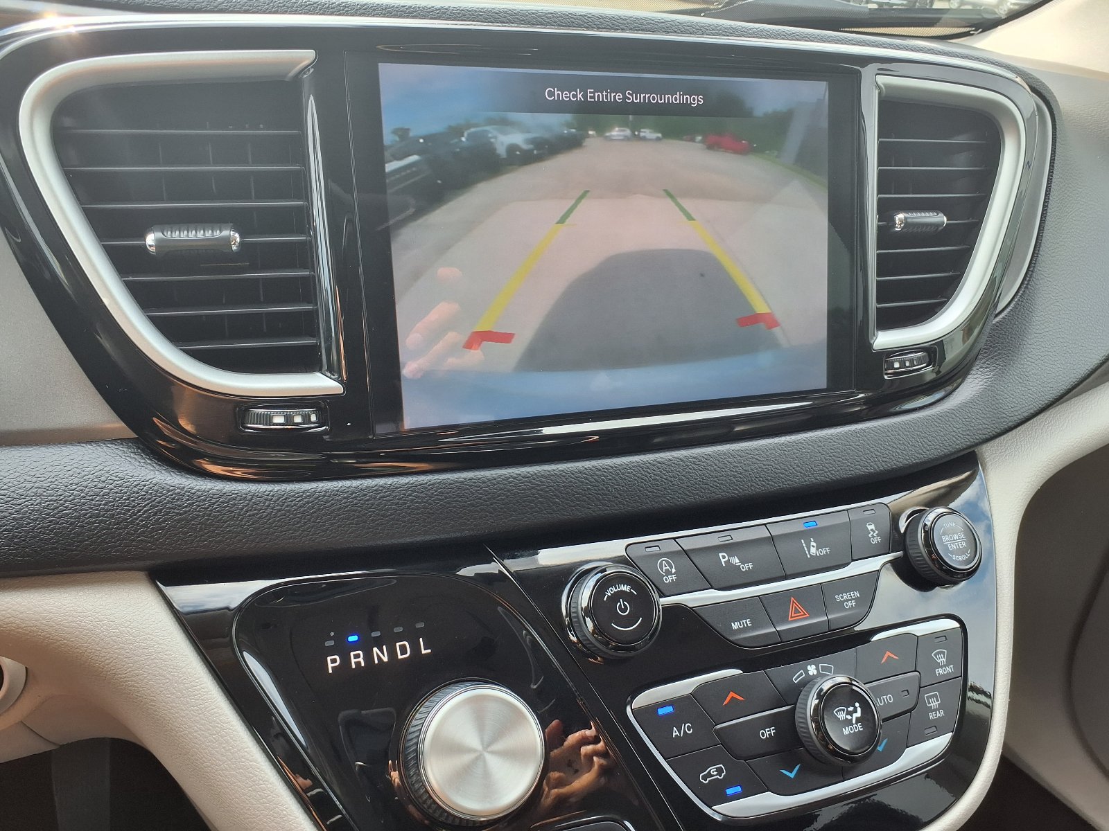 Used 2023 Chrysler Pacifica Touring-L FWD image 22