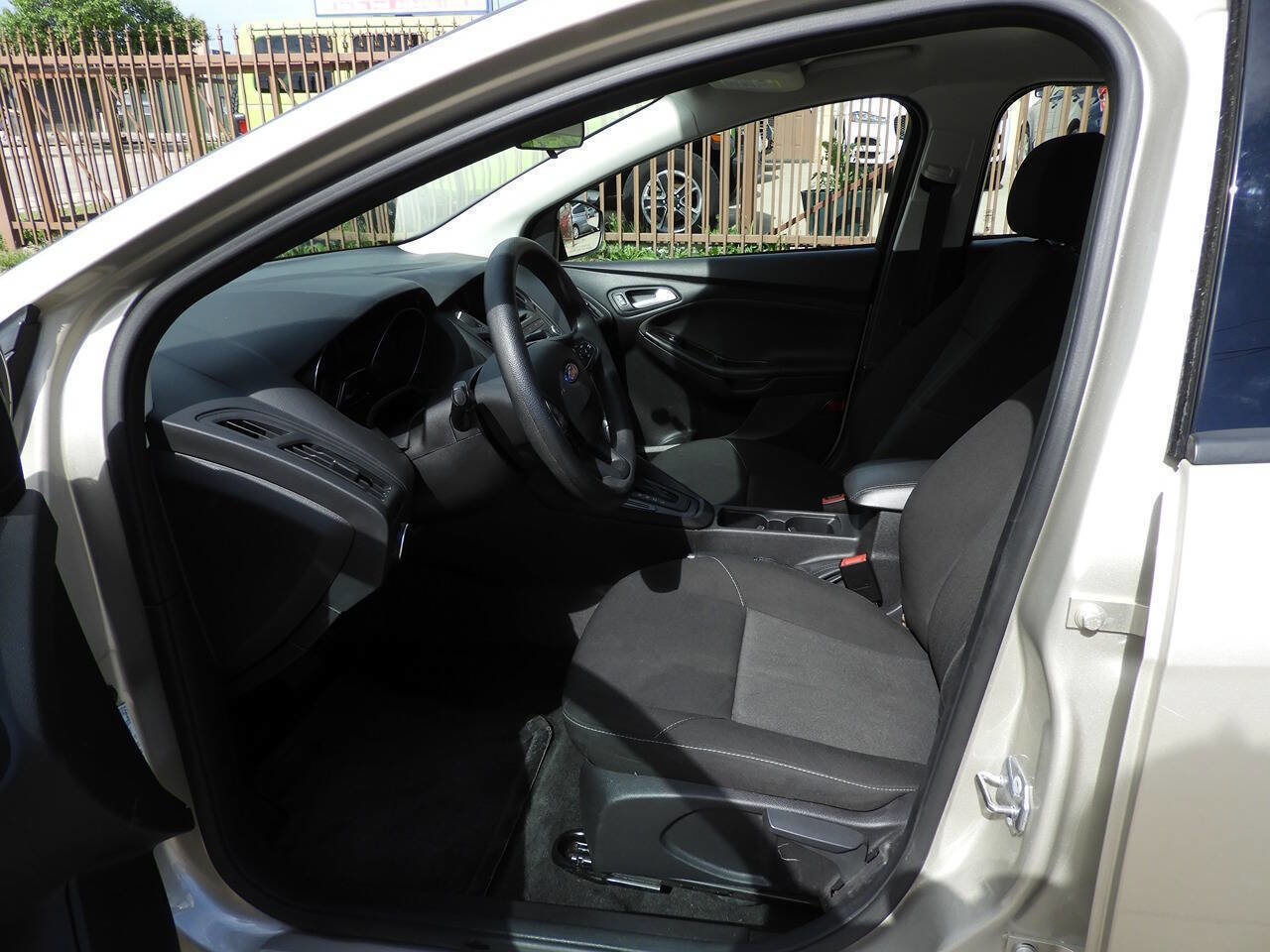Used 2017 Ford Focus SE FWD image 14