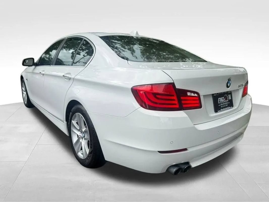 Used 2011 BMW 528i Sedan RWD image 3