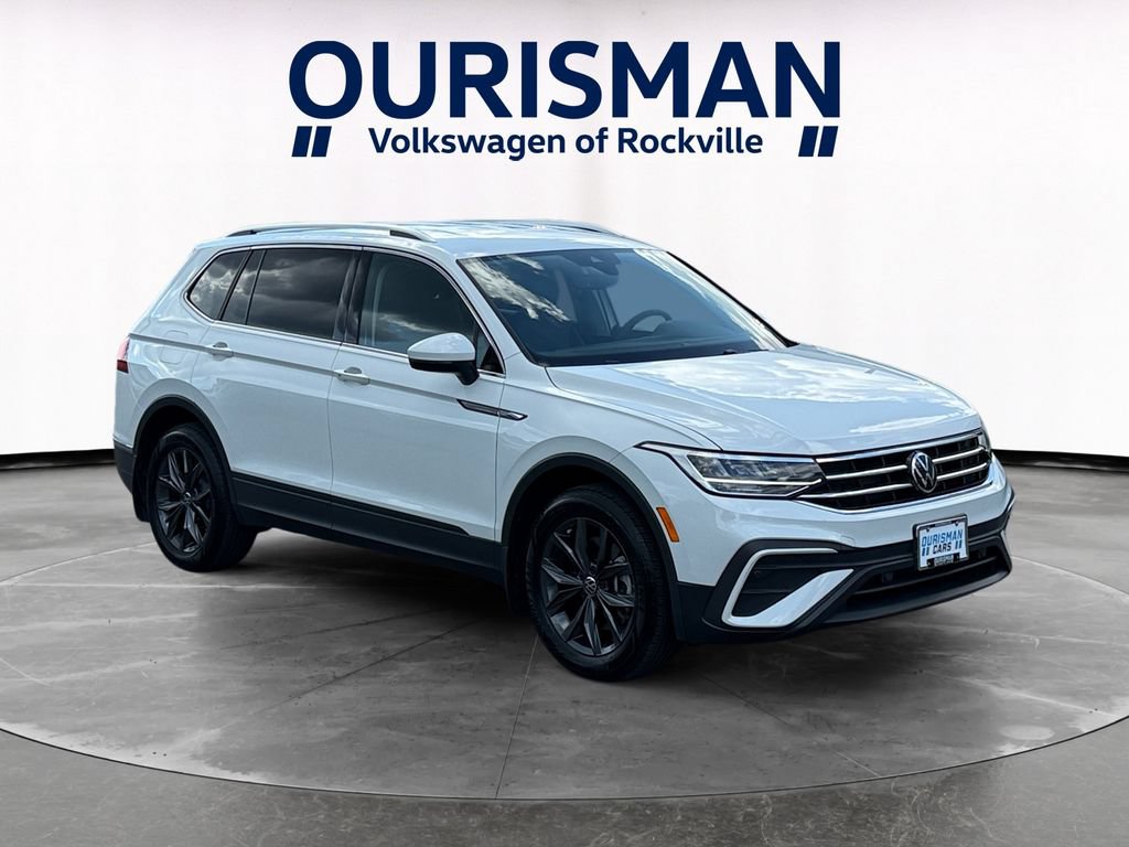 Used 2023 Volkswagen Tiguan SE FWD image 1